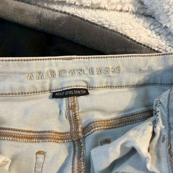 american eagle light wash very ripped skinny jeans! - Picture 12 of 12